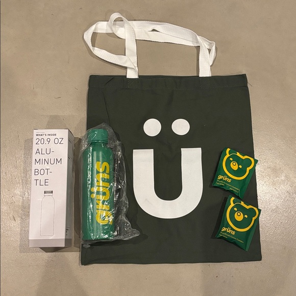 New Gruns Bundle: Tote bag, Aluminum Bottle, & 2 greens gummies samples - Picture 1 of 14